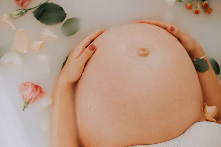 Pielęgnacja twarzy w ciąży – jakie kosmetyki można bezpiecznie stosować, a których unikać?